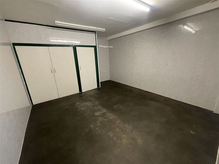 Light Industrial Unit with Mezzanine Offices For Sale in Ipplepen
