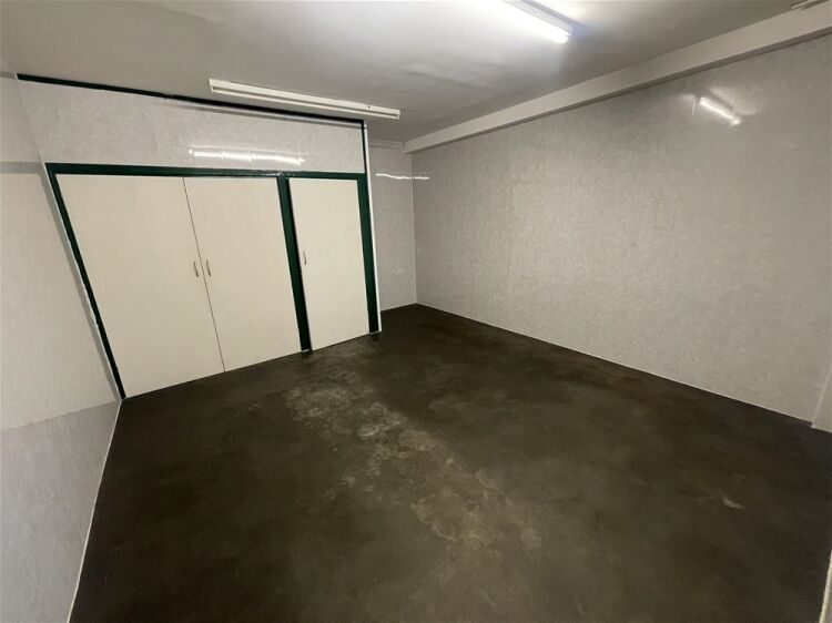 Light Industrial Unit with Mezzanine Offices For Sale in Ipplepen Photo 5