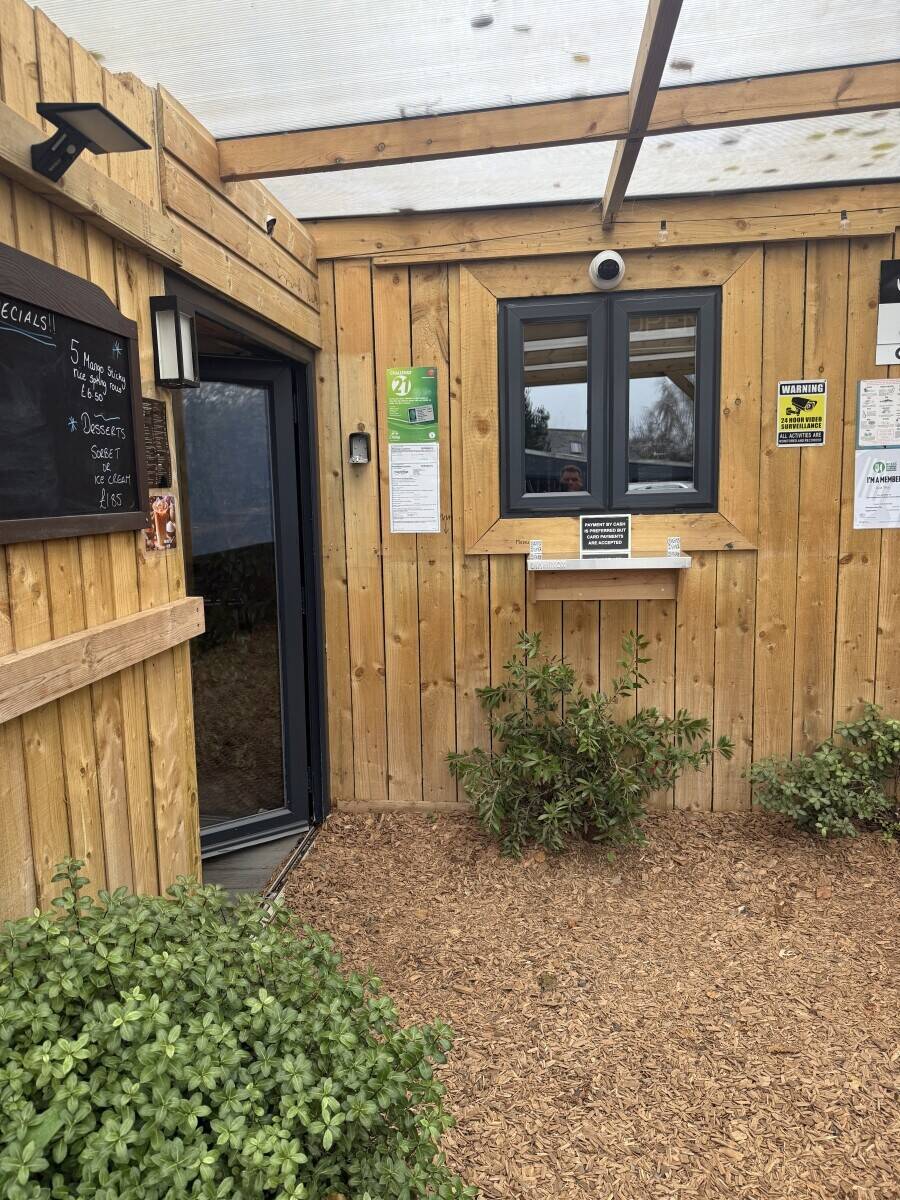 Alfresco Resturant/Takeaway in a very friendly Hub of Outlets
