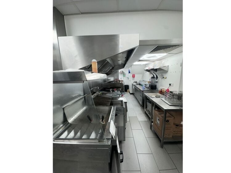 Prime Manchester Takeaway – Fully Equipped & Trading!