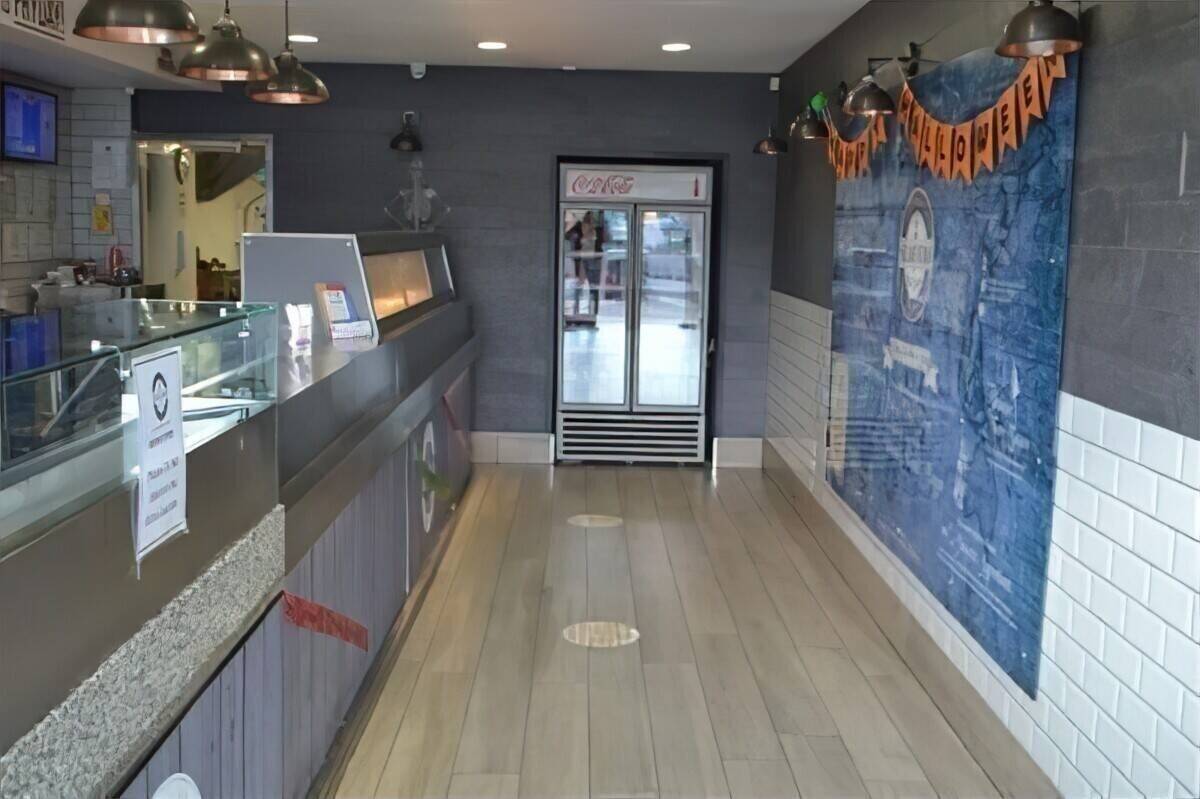Established £12K Weekly Fish & Chip Shop with Accommodation Photo 5
