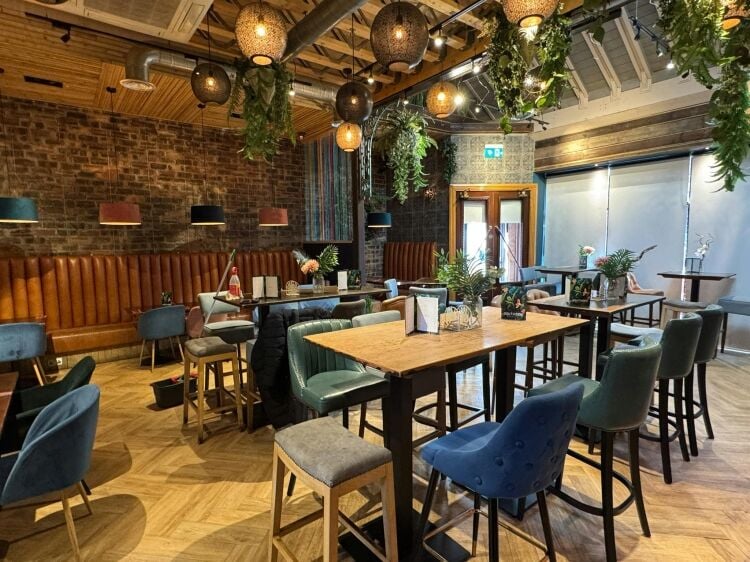 100 Cover Bar & Restaurant, Giffnock, Glasgow Southside