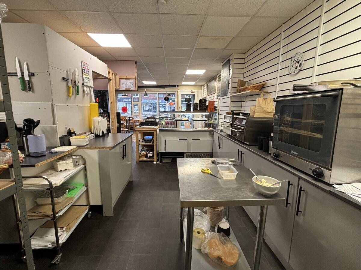 ESTABLISHED CAFÉ BUSINESS FOR SALE. Photo 5