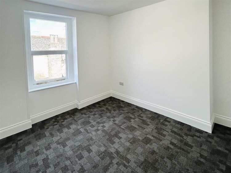 Convenient Town Centre Offices To Let For Sale in Newton Abbot