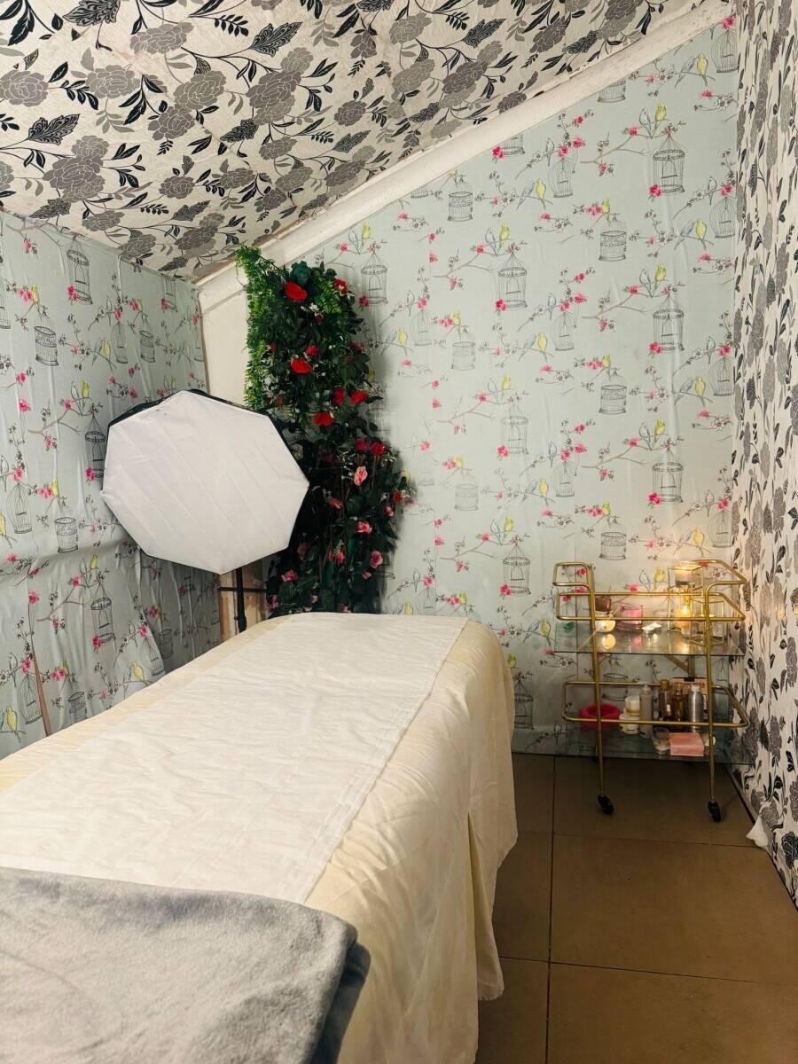 Beauty Salon for sale in Swansea Town Swansea. Photo 5