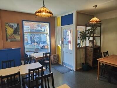 Authentic French and English Caf&eacute; & Catering