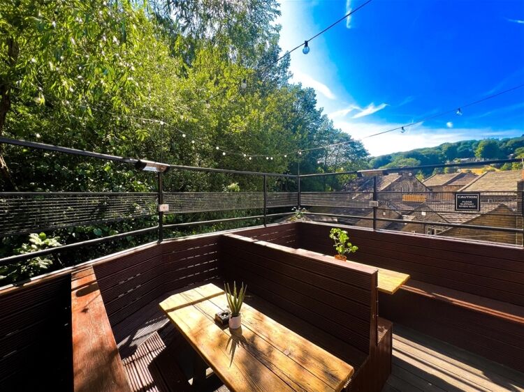 Licenced Trade, Pubs & Clubs For Sale in Holmfirth