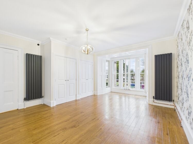 Mixed-use Elgin townhouse with Airbnb and office income Photo 5