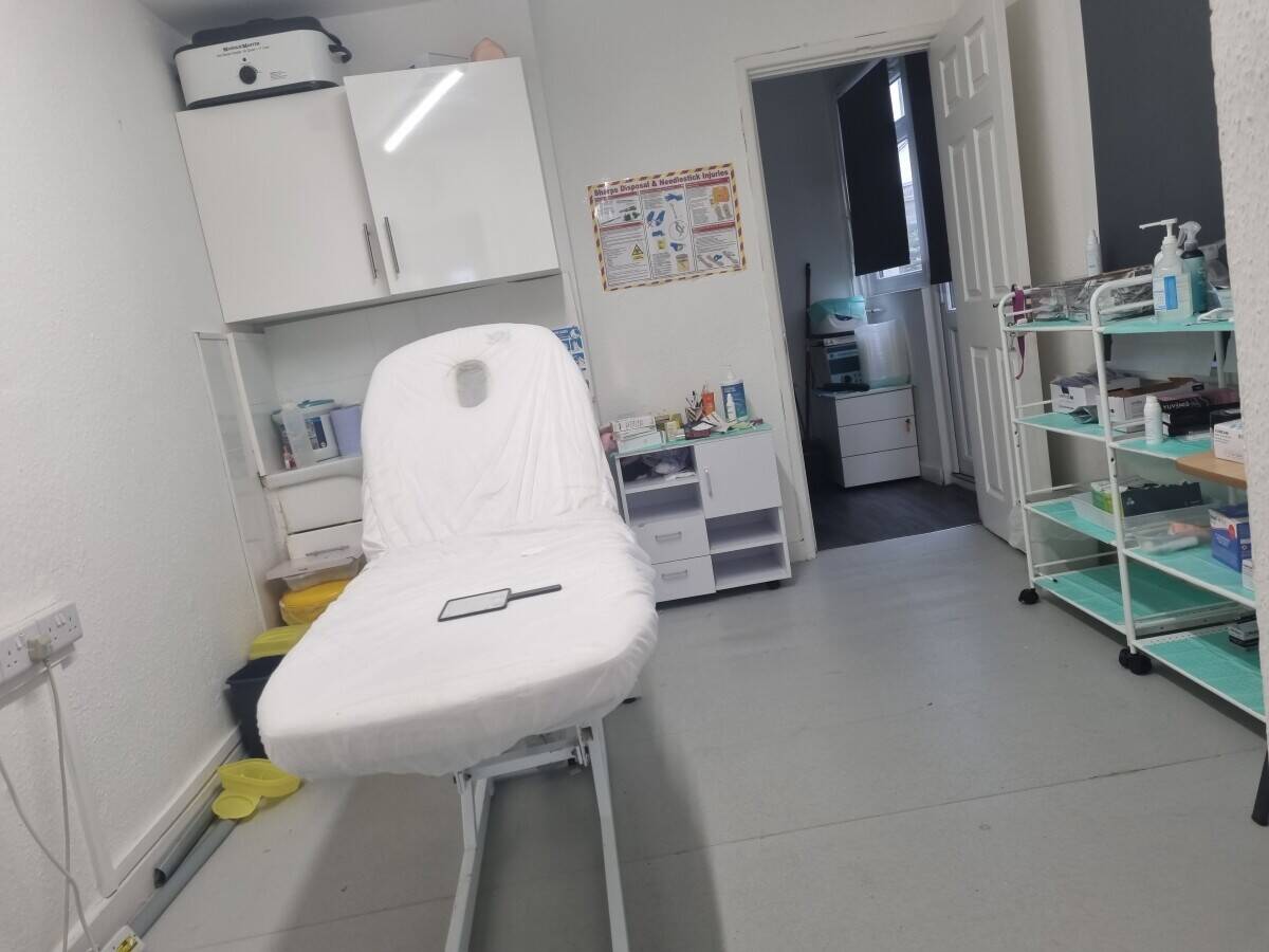 Aesthetic Beauty clinic and training academy in Bristol with a 500-client base and a sponsor licence. Photo 5