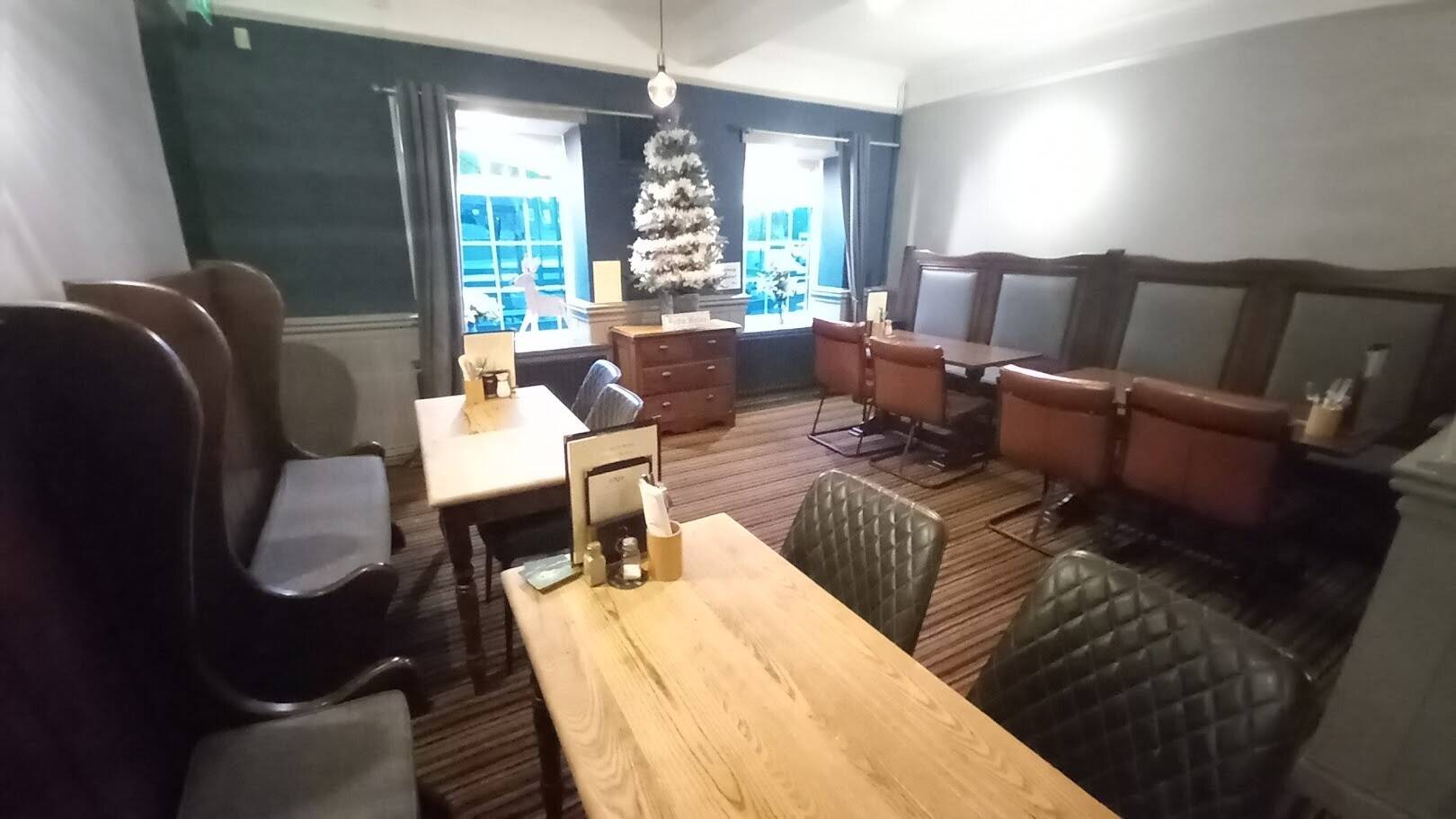 TREDEGAR - SUBSTANTIAL PUB AND RESTAURANT WITH EXCELLENT GARDEN FACILITIES Photo 5