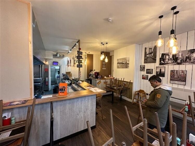 LEASEHOLD FUSION PIZZA/PASTA/ BURGER RESTAURANT & TAKEAWAY/DELIVERY