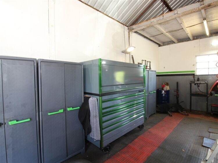 Ardgay Garage Photo 5