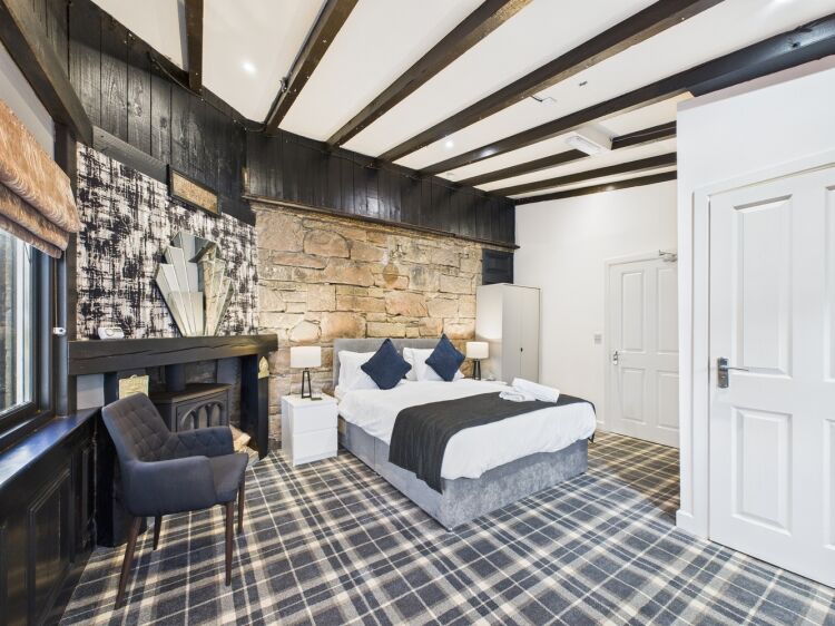 Charming roadside inn with thriving restaurant and quality rooms