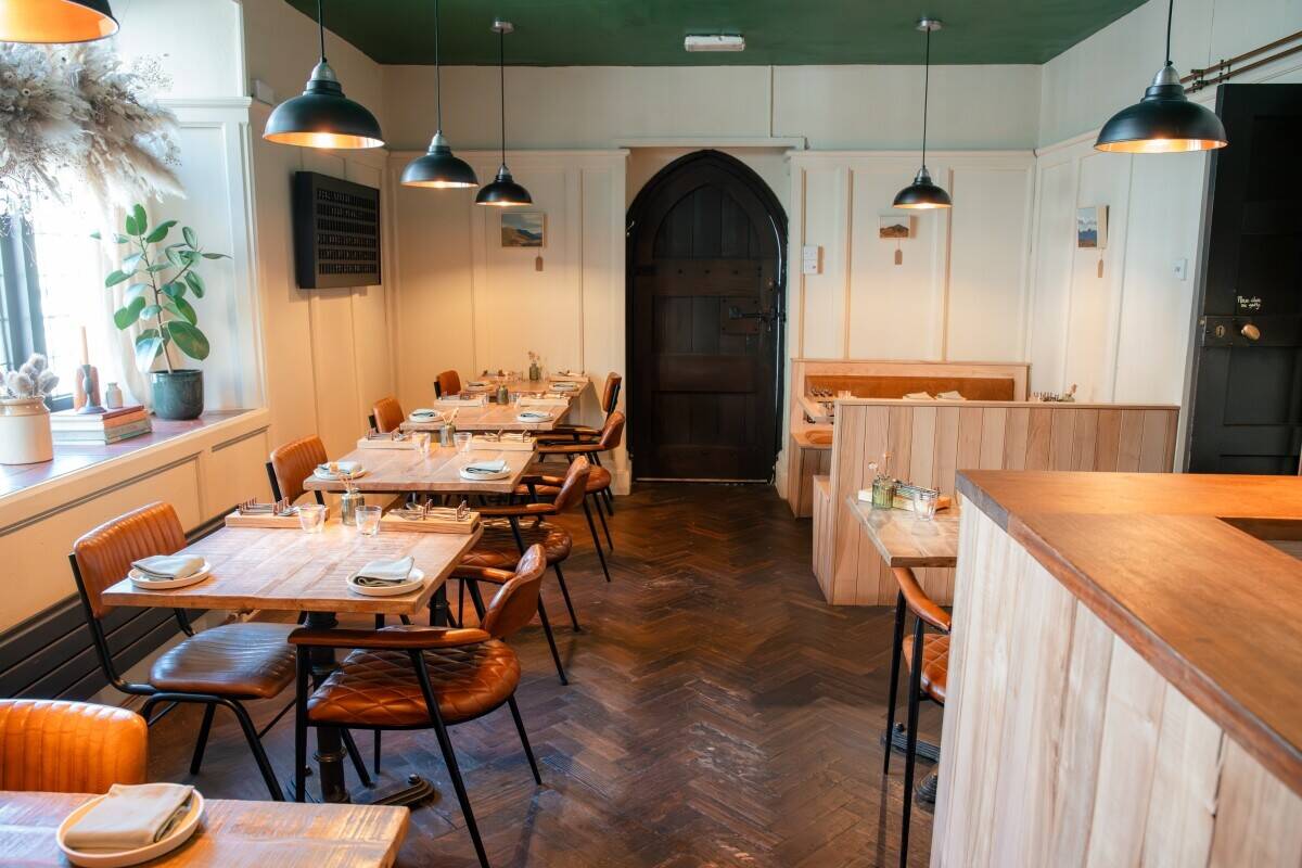 HAY-ON-WYE - RESTAURANT & BOTTLE SHOP LOCATED IN HISTORIC CHURCH BUILDING Photo 5