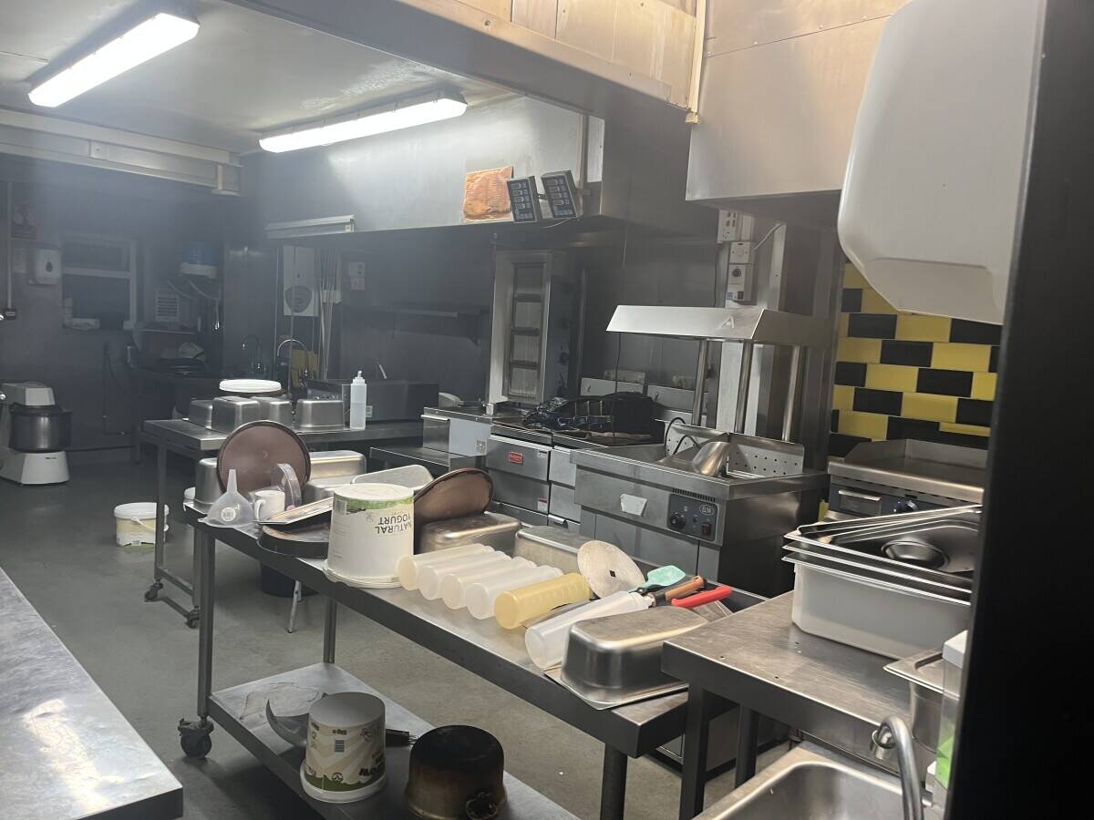 Fully refurbished takeaway for sale Photo 6