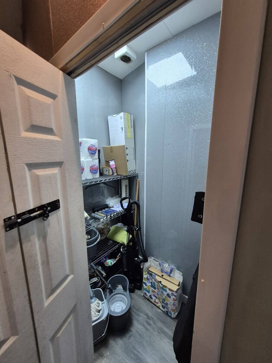 Established Tanning Salon for Sale – BB4 Village Location Photo 5