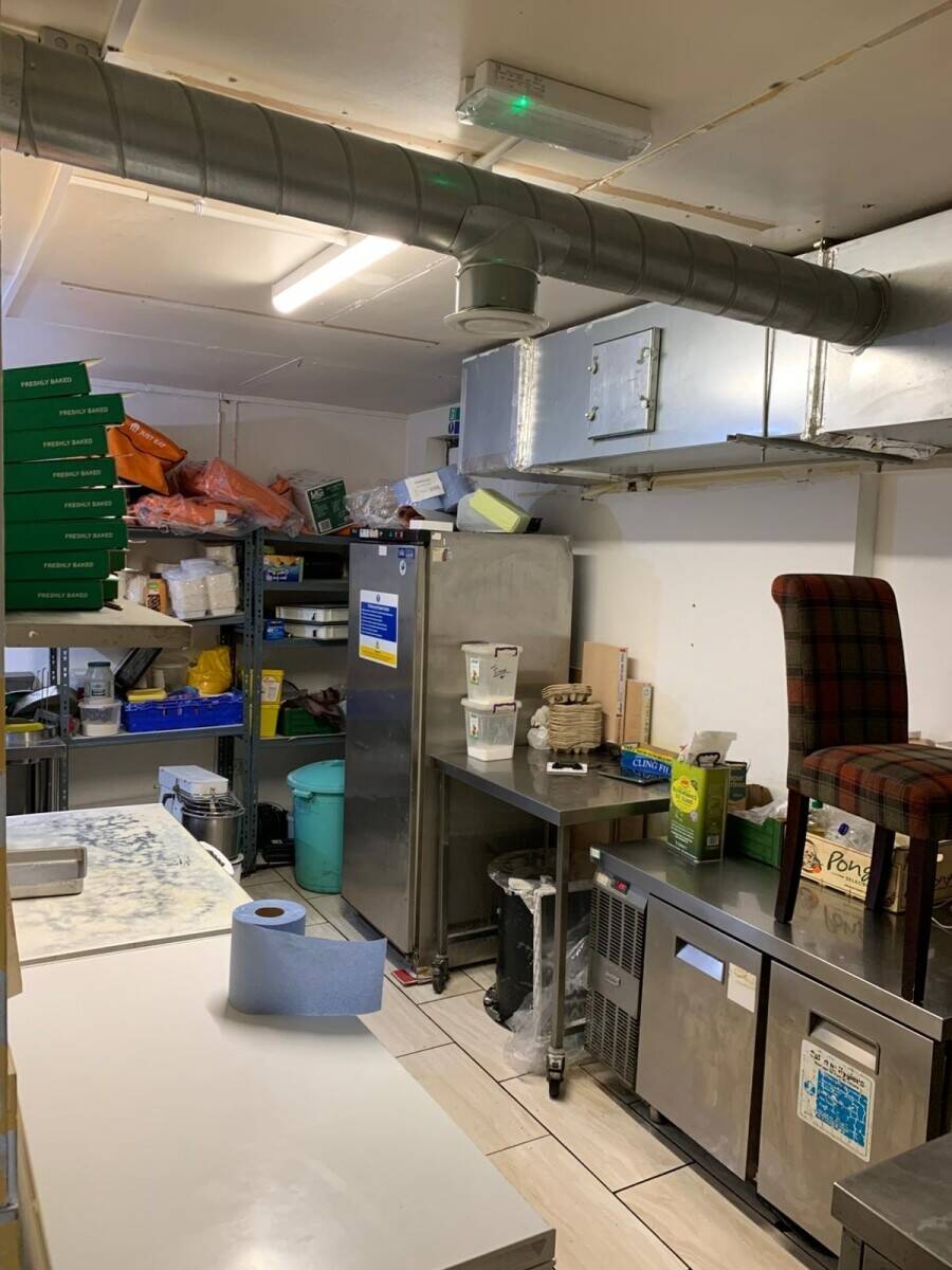 Burger & Pizza takeaway for sale in Hounslow  Photo 5