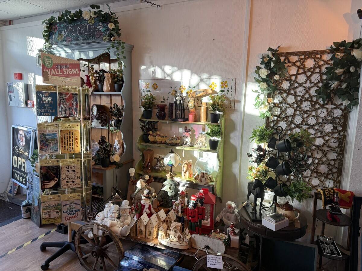 Antique Vintage and Homeware shop in Stourport on Severn Photo 5