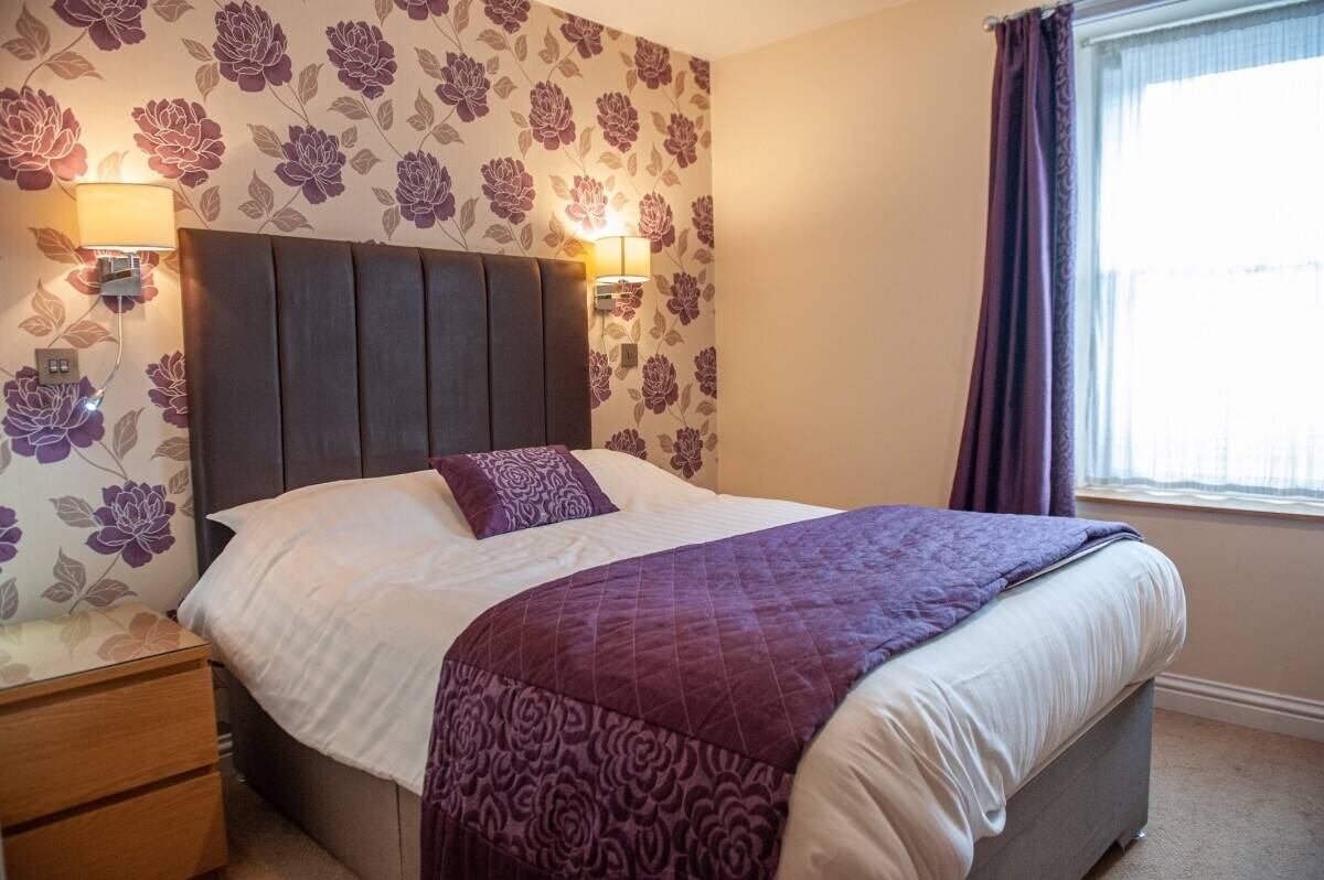 LION HOTEL & RESTAURANT BROAD STREET BLAENAVON TORFAEN - FOR SALE BY PUBLIC AUCTION