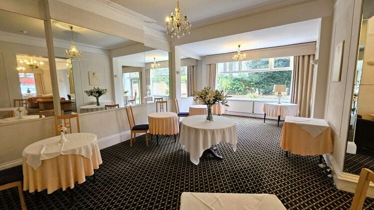 33 Bedroom Town Centre Hotel with Outside Swimming Pool Photo 5