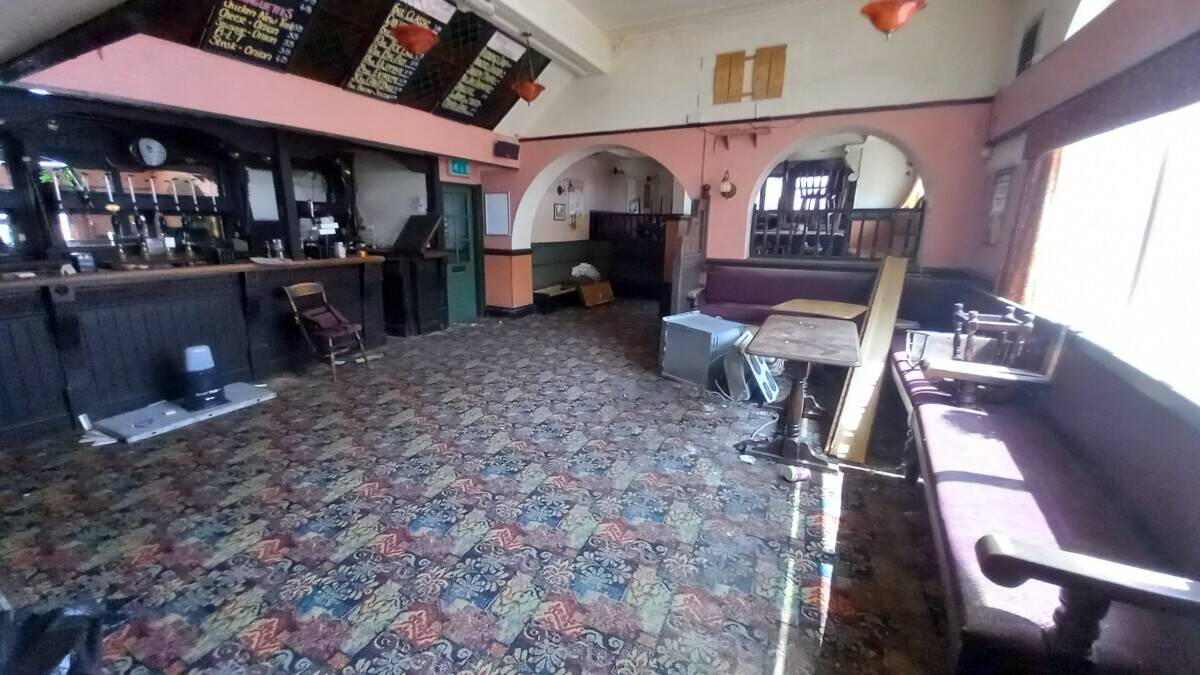 SWANSEA - DESIRABLE SUBURB PUB WITH FUNCTION ROOM Photo 5