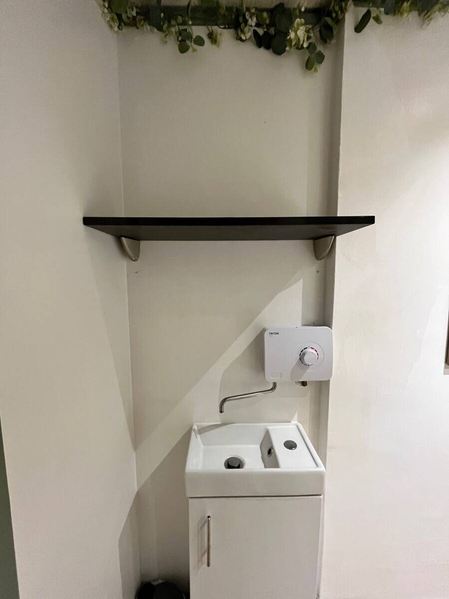 Hands Off Salon Rental Business for Sale &ndash; Prime Bournemouth Location