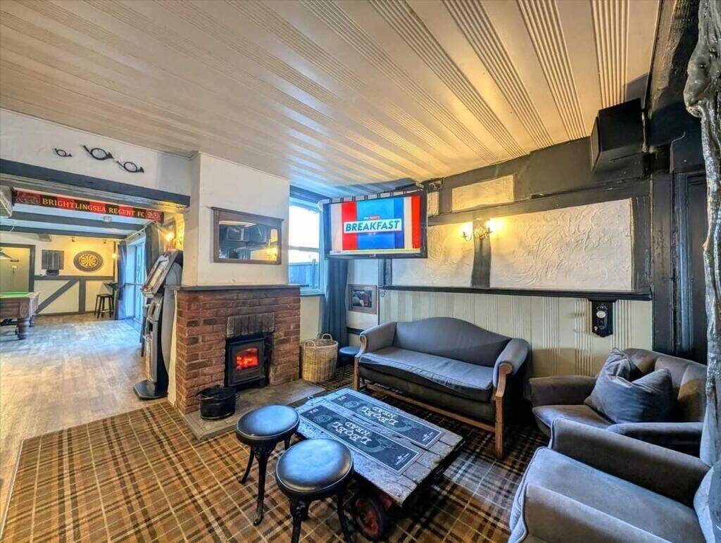 ESSEX - REFURBISHED FREEHOUSE WITH LETTING ROOMS FOR SALE