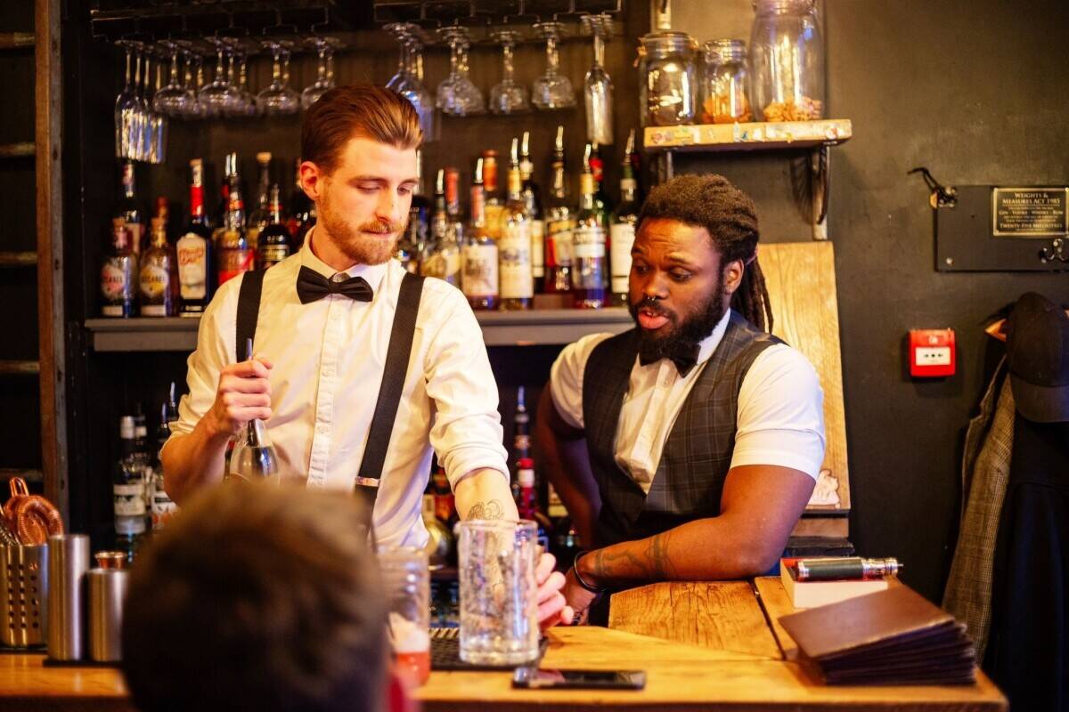 Cocktail Bar In Leicester City Center For Sale Photo 5