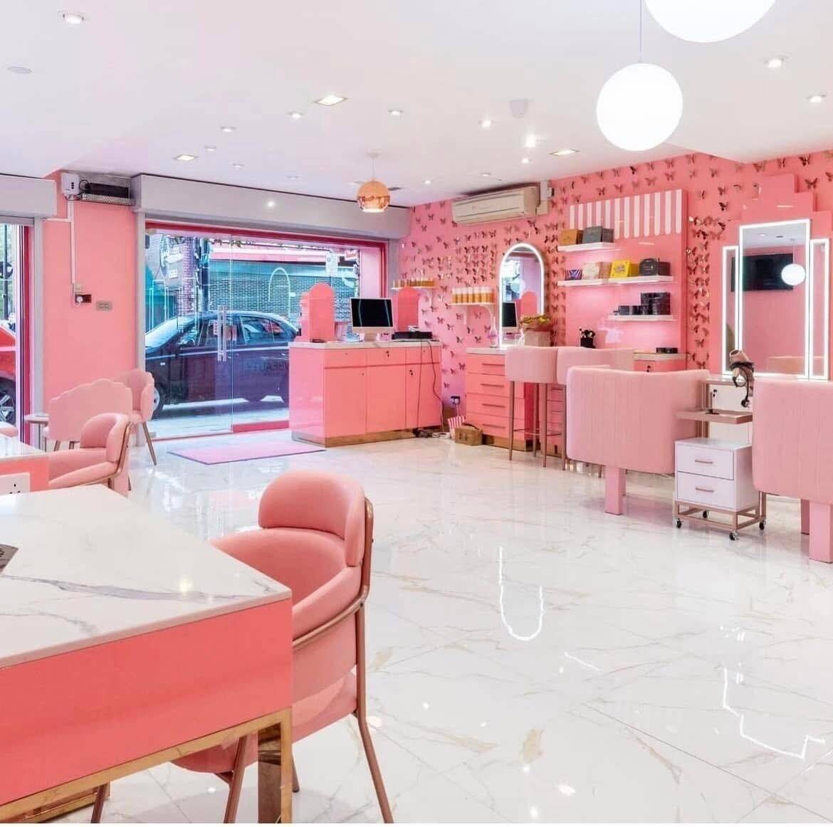 EXCEPTIONALLY FITTED SALON Photo 5