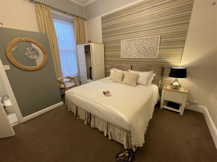 Established and Highly Profitable 7-Bed Guest House For Sale in Torquay Photo 5