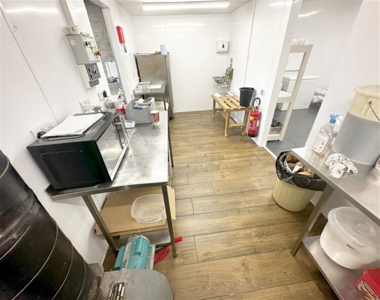 Refurbished corner fish & chip shop with let flat, Worcester