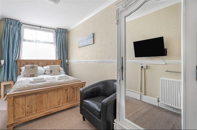 Established Seven-Bedroom Guest House in the Heart of Torquay For Sale in Torquay