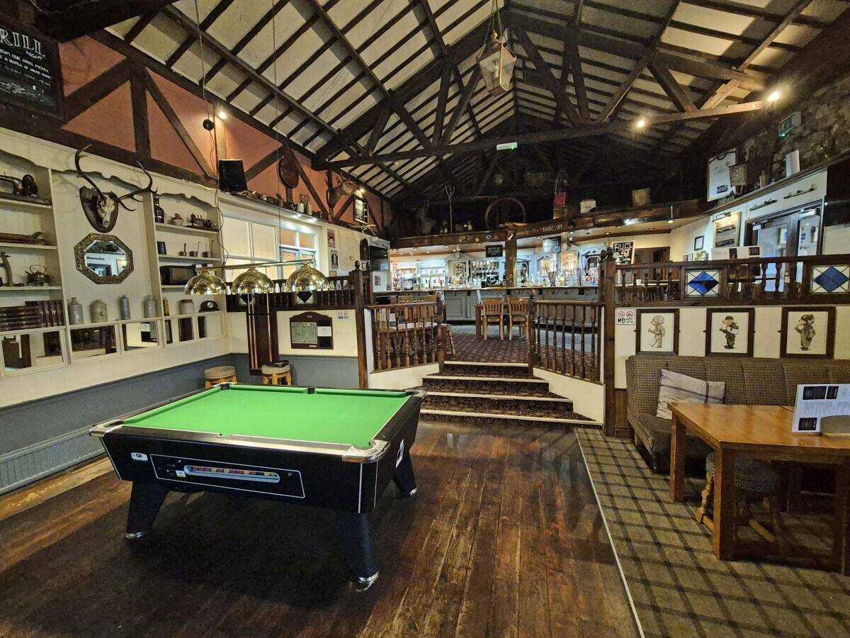 SOUTH LAKELAND – COSY BAR AND RESTAURANT IN CONVERTED STONE BARN