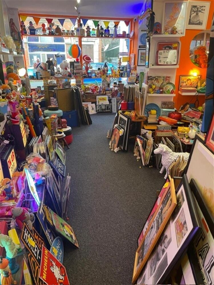 LEASEHOLD VINTAGE POP/RETRO GIFT/CURIO SHOP - DEAL. KENT Photo 5
