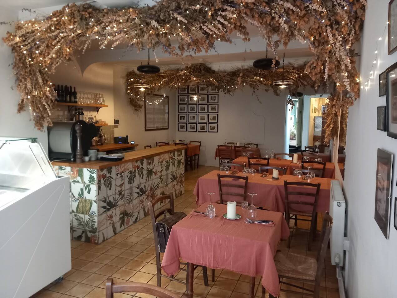 HEREFORD CITY CENTRE - WELL-ESTABLISHED RESTAURANT OPERATED ON LIMITED HOURS AND CLOSE TO MAJOR TOUR