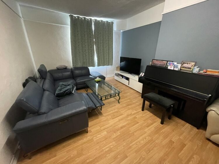 Takeaway & 4 Bedroom Accommodation