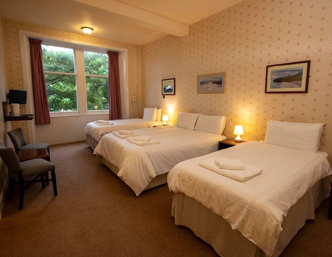 ORKNEY ISLANDS - ICONIC 42 EN SUITE BEDROOM HOTEL