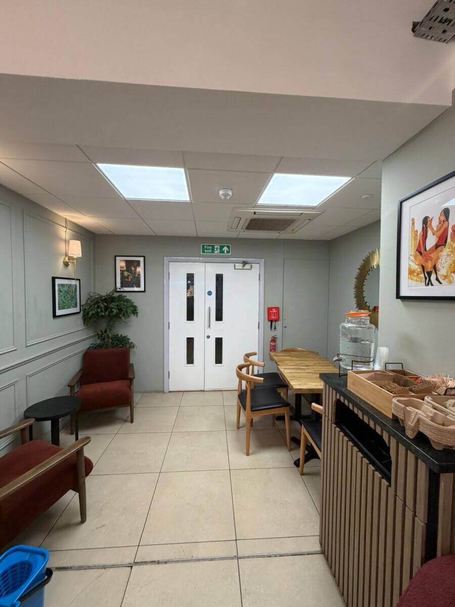 Offers in excess of &pound;50k (inclusive of &pound;30k worth of equipment), Coffee shop in Angel, EC1V 4NJ