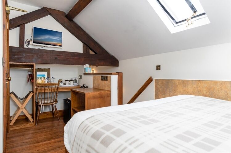 FOUR-STAR ACCREDITED 11-BEDROOM  B&B AND RESTAURANT