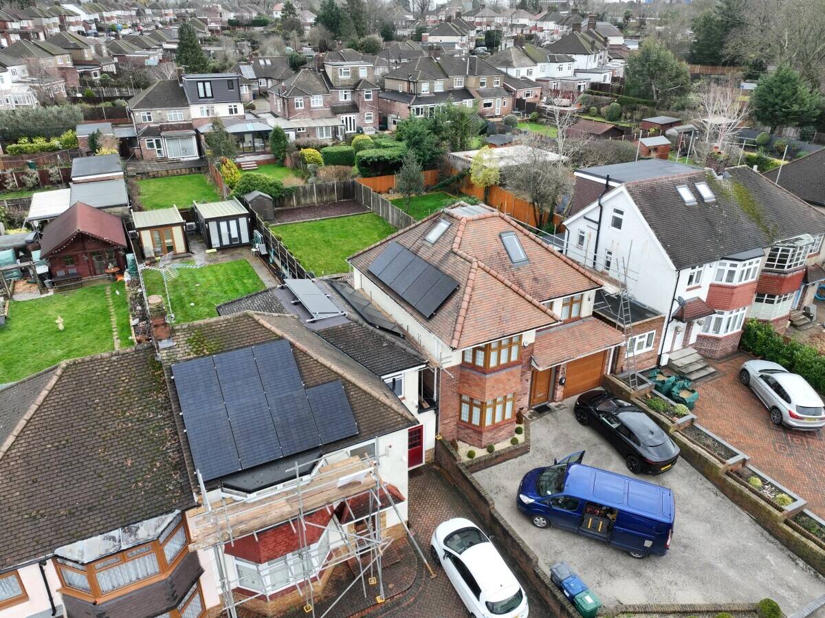 Solar PV, Battery Storage & EV Charger Installation Company (MCS NICEIC HIES) Photo 5