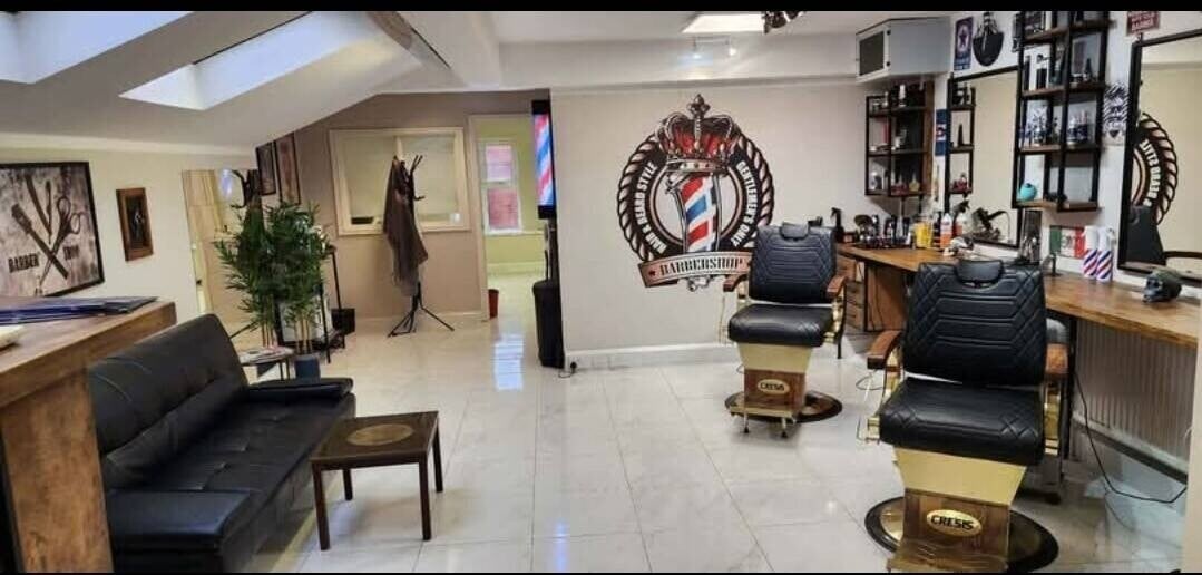 Barber shop with Tattoo & Piercing potential Cardiff Bay 