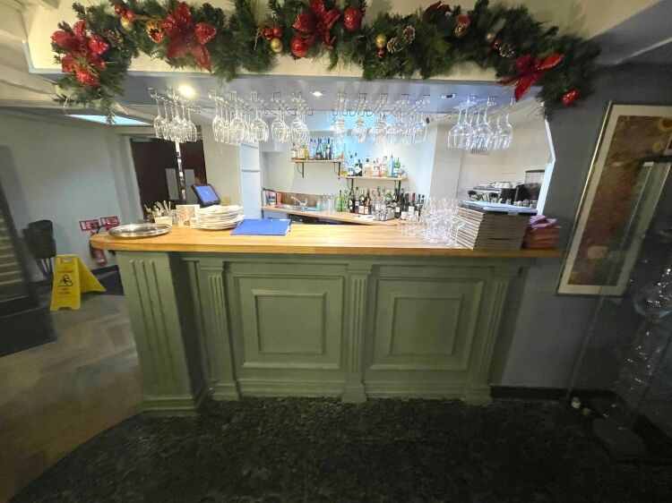 Beautifully Presented Restaurant & 3 Bedroom Flat