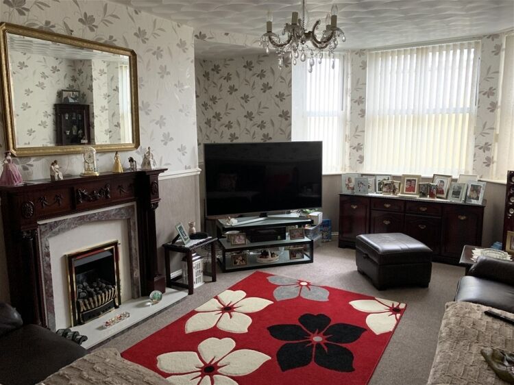 FREEHOLD LUXURY SELF CATERING HOLIDAY APARTMENTS ON RHYL SEAFRONT Photo 5