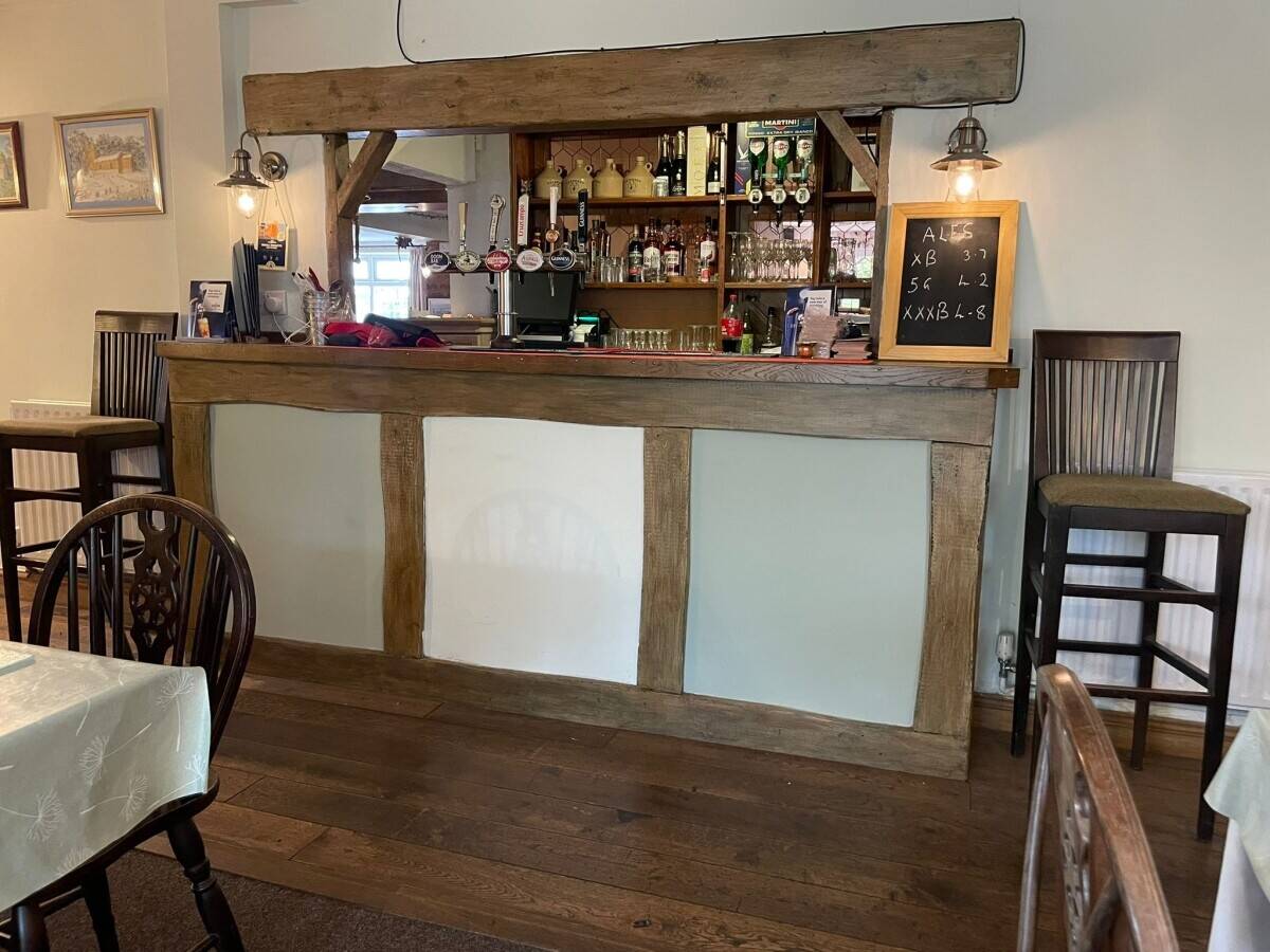 LINCOLNSHIRE - PUB AND RESTAURANT WITH SEPARATE DETACHED HOLIDAY LET