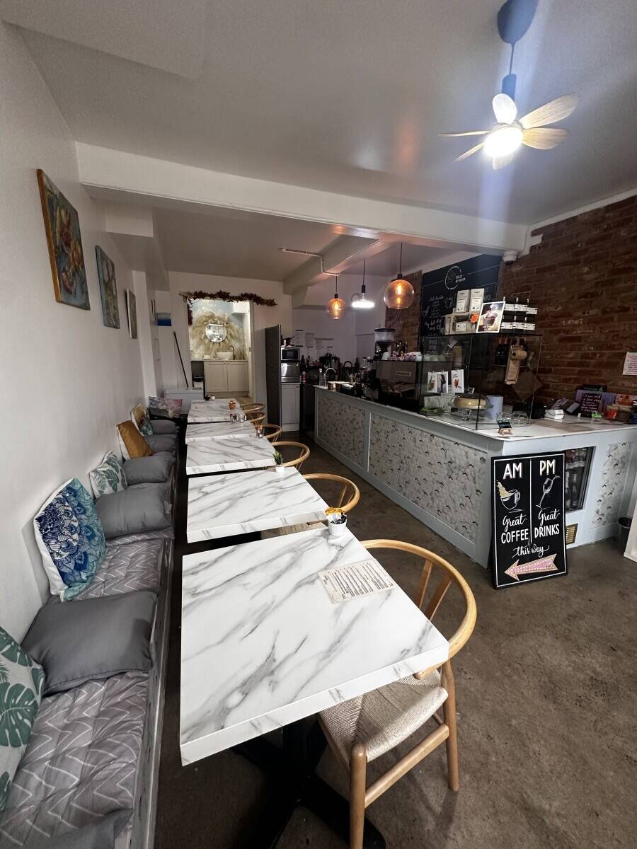 E CLASS COFFEE SHOP/CAFE YORK PLACE, BRIGHTON VALUABLE ALCOHOL LICENCE Photo 5