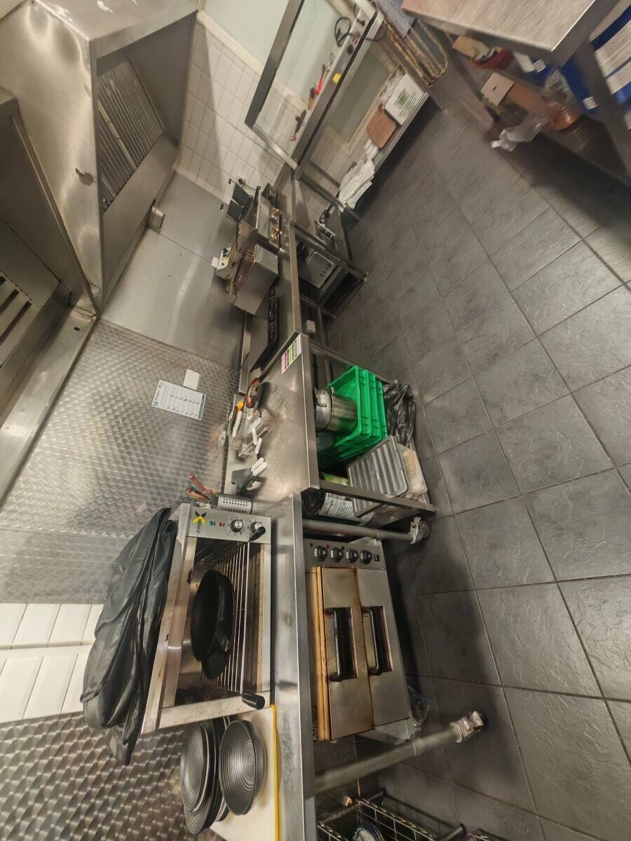 Prime Location Fast Food and Burger Takeaway Business Opportunity with Loyal Customers 