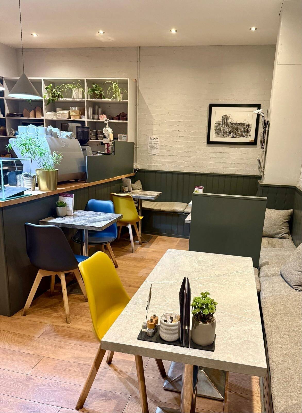Beautifully Presented Gift and Coffee Shop in the desirable Edinburgh suburb of Barnton (ref 1796)