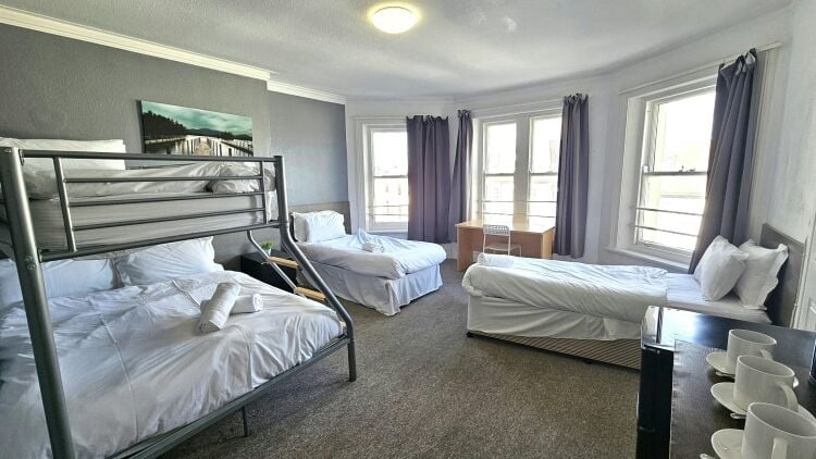 Imposing Freehold Hotel on Elevated Site with Town and Sea Views Photo 5