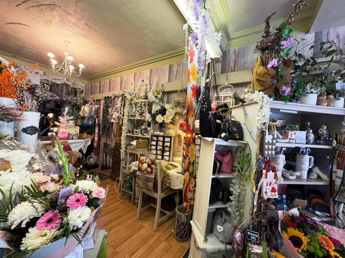 INTERFLORA FLORISTS & GIFT SHOP FOR SALE IN SOUTHEND-ON-SEA, ESSEX Photo 4