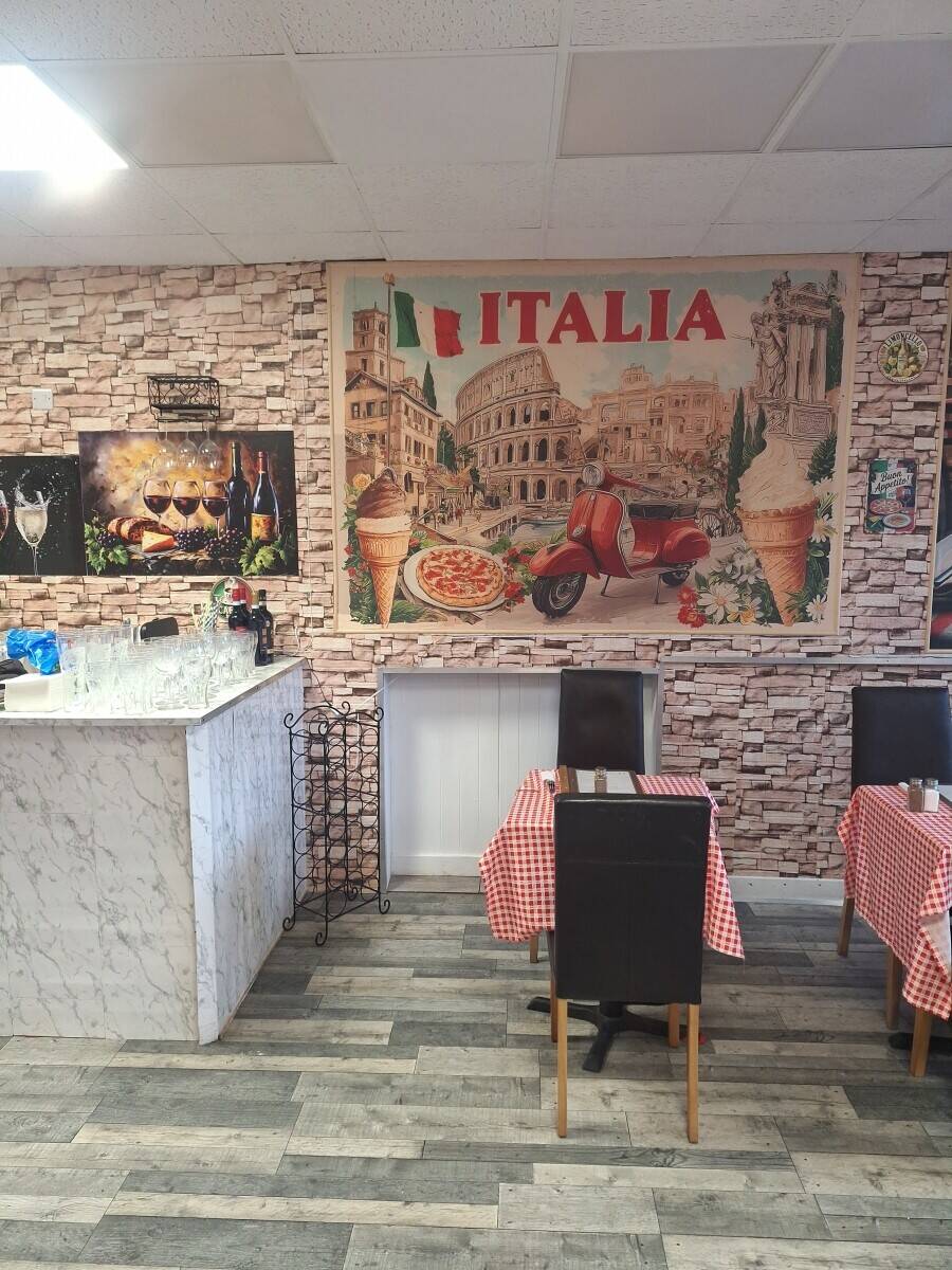 Authentic Italian Restaurant and Takeaway, in the middle of Melksham, Wiltshire Photo 5